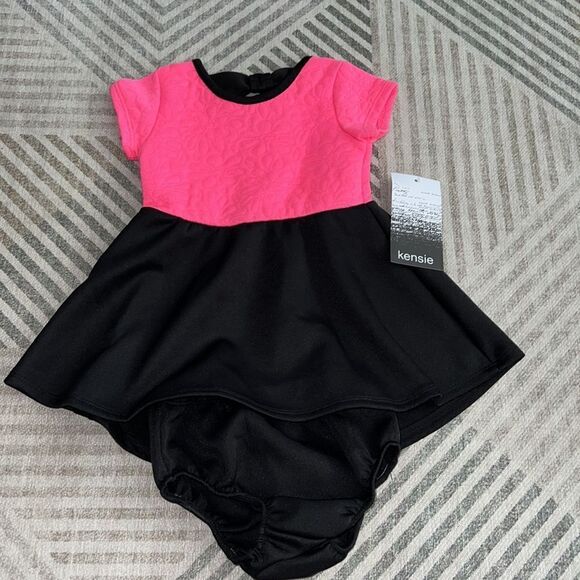 KENSIE | Black & Fuchsia | Floral Quilted Knit and Ponte Dress - Picture 3 of 4